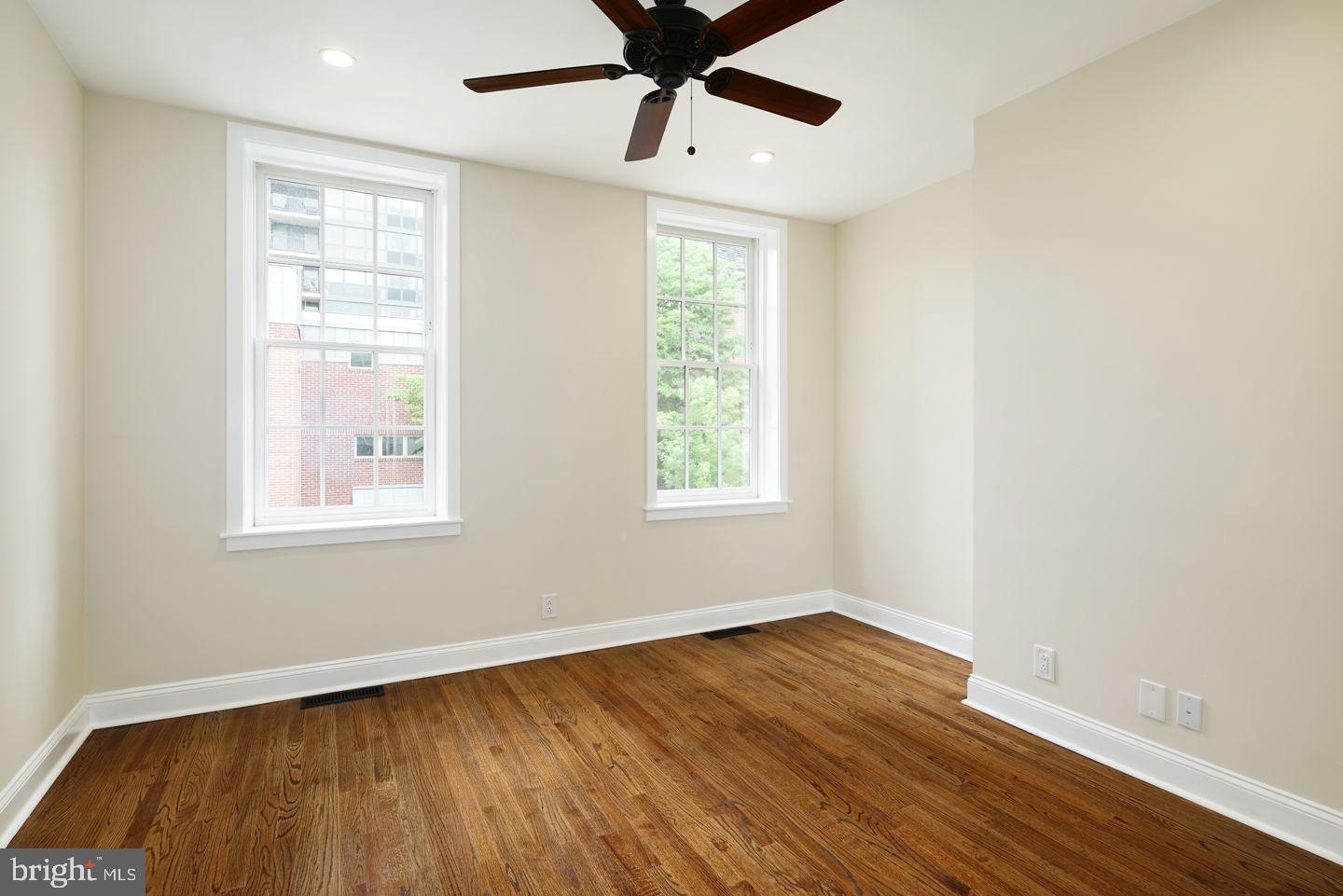 538 Spruce Street Philadelphia, PA 19106 - Photo 38 of 50 Second Bedroom