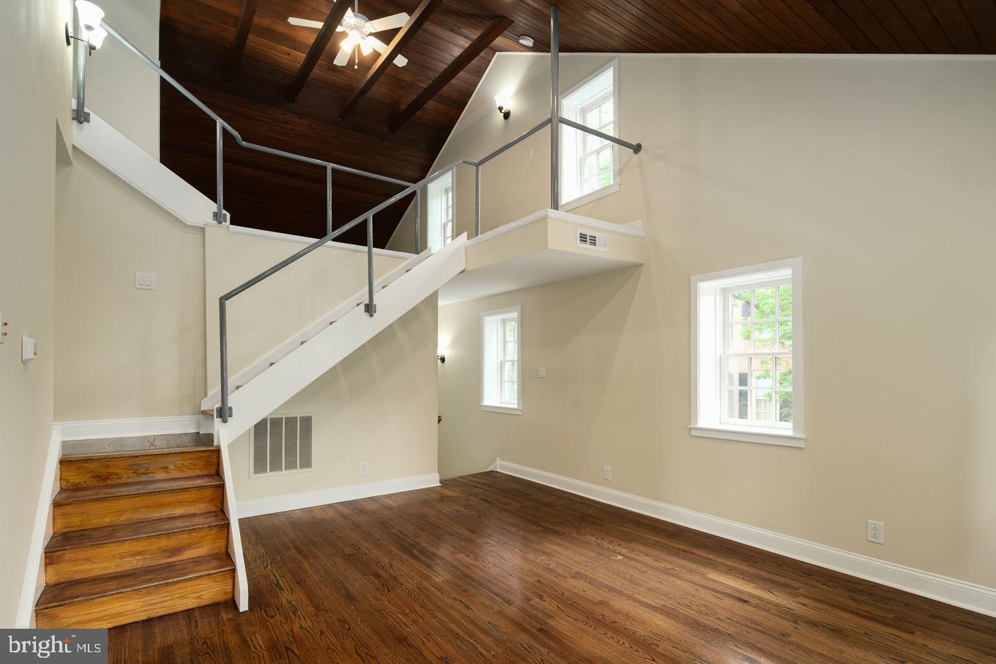 538 Spruce Street Philadelphia, PA 19106 - Photo 43 of 50 Den/Lounge Area on 3rd Floor