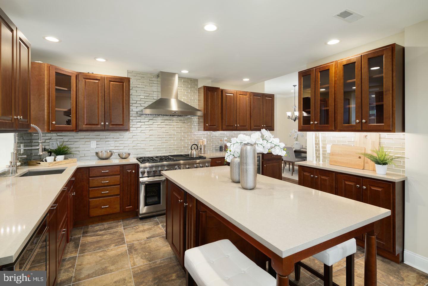 538 Spruce Street Philadelphia, PA 19106 - Photo 8 of 50 Eat in Kitchen