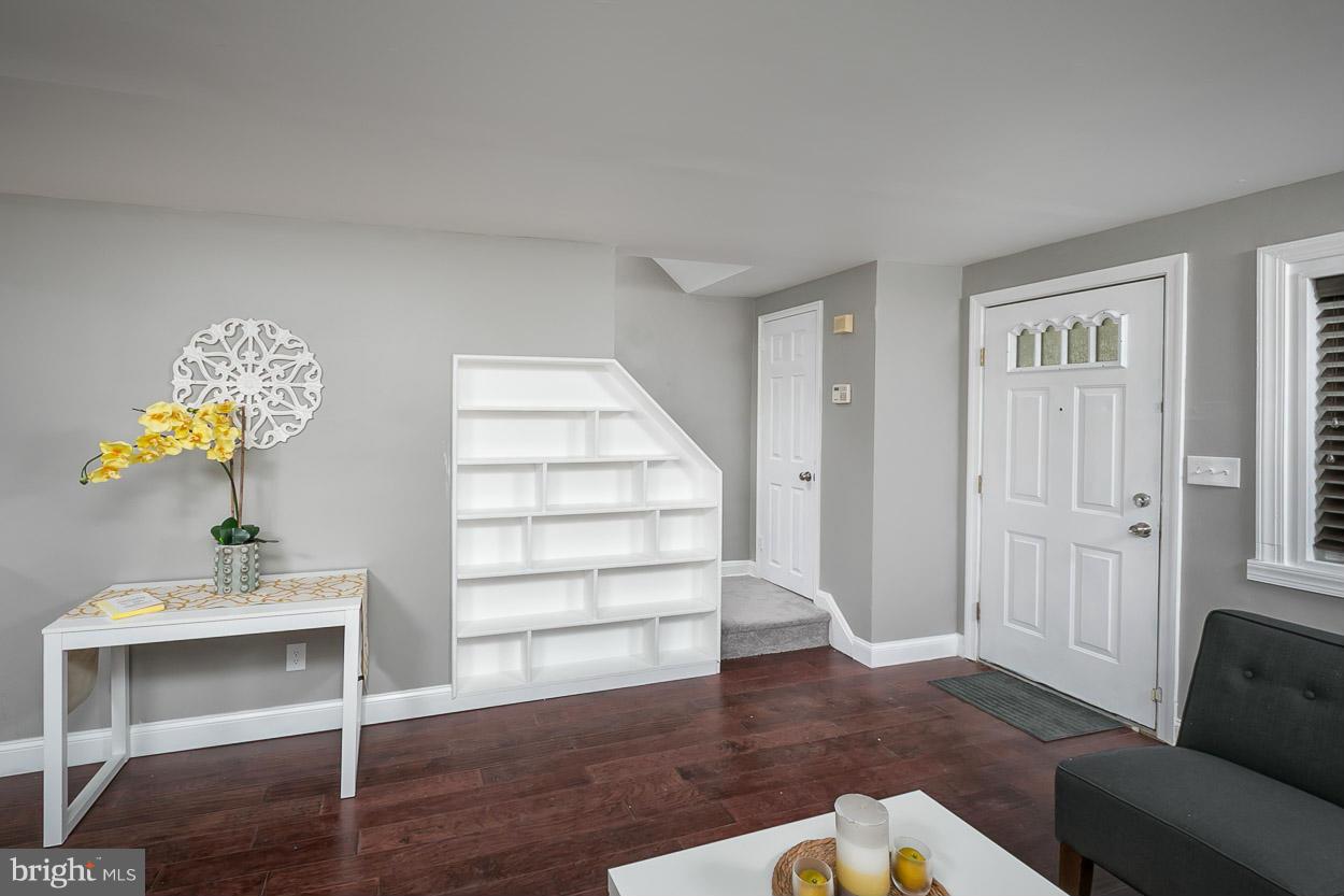 1019 Stamford Road Baltimore, MD 21229 - Photo 11 of 26 Living Room