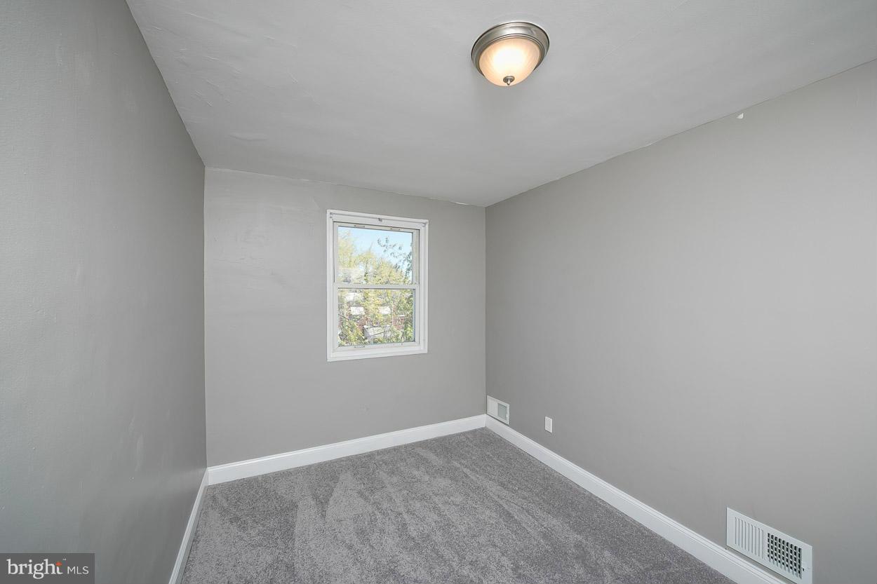 1019 Stamford Road Baltimore, MD 21229 - Photo 16 of 26 Bedroom