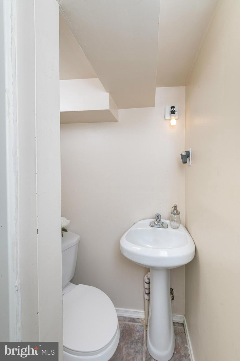 1019 Stamford Road Baltimore, MD 21229 - Photo 21 of 26 Bath