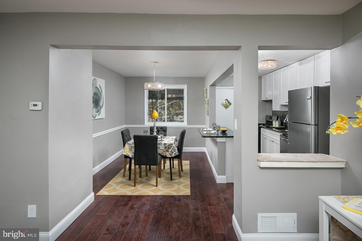 1019 Stamford Road Baltimore, MD 21229 - Photo 8 of 26 Dining Room