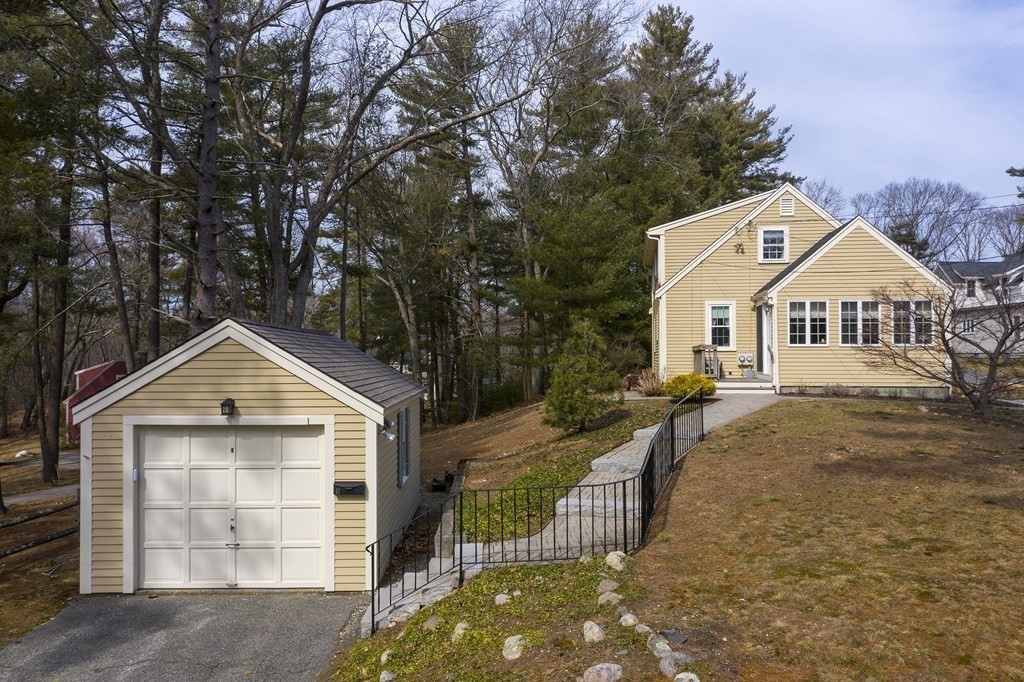 11 Highfield Road Hingham, MA 02043 - Photo 33 of 39 Gallery Image 33