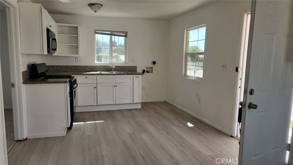 922 Center Street Riverside, CA 92507 - Photo 6 of 22 Kitchen