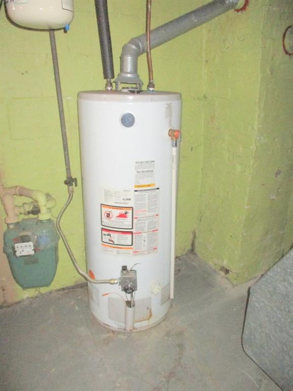 1501 3rd Avenue Beaver Falls, PA 15010 - Photo 17 of 19 a utility room with a sink