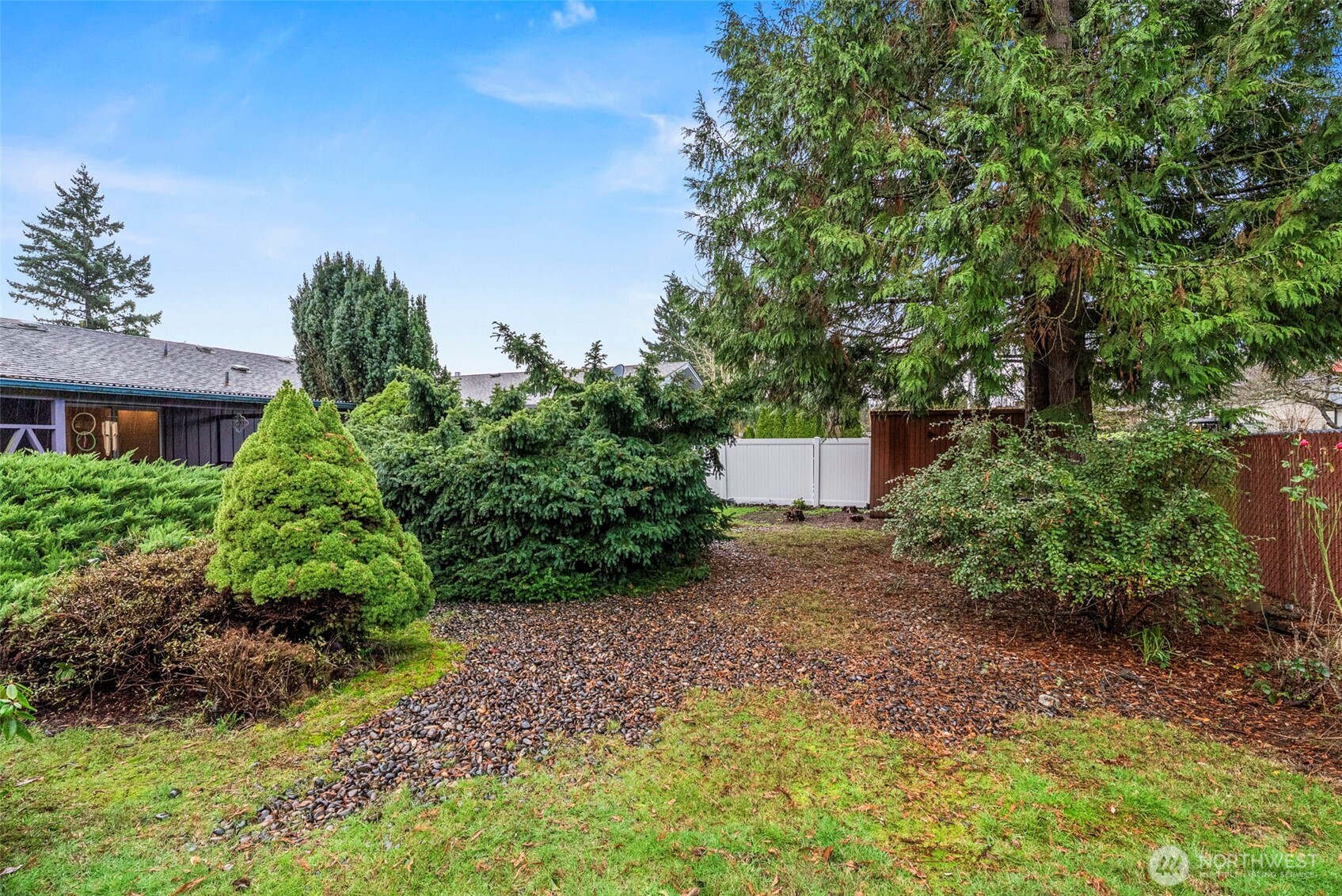 1241 Spruce Street Longview, WA 98632 - Photo 25 of 26 a backyard of a house with lots of green space