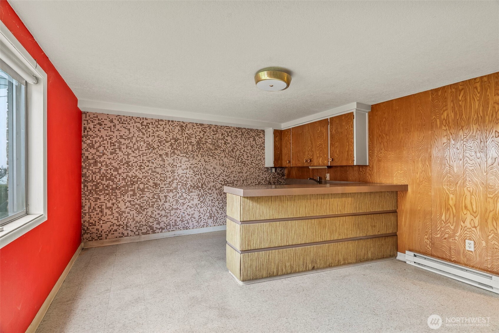 1241 Spruce Street Longview, WA 98632 - Photo 6 of 26 a room with furniture and a window