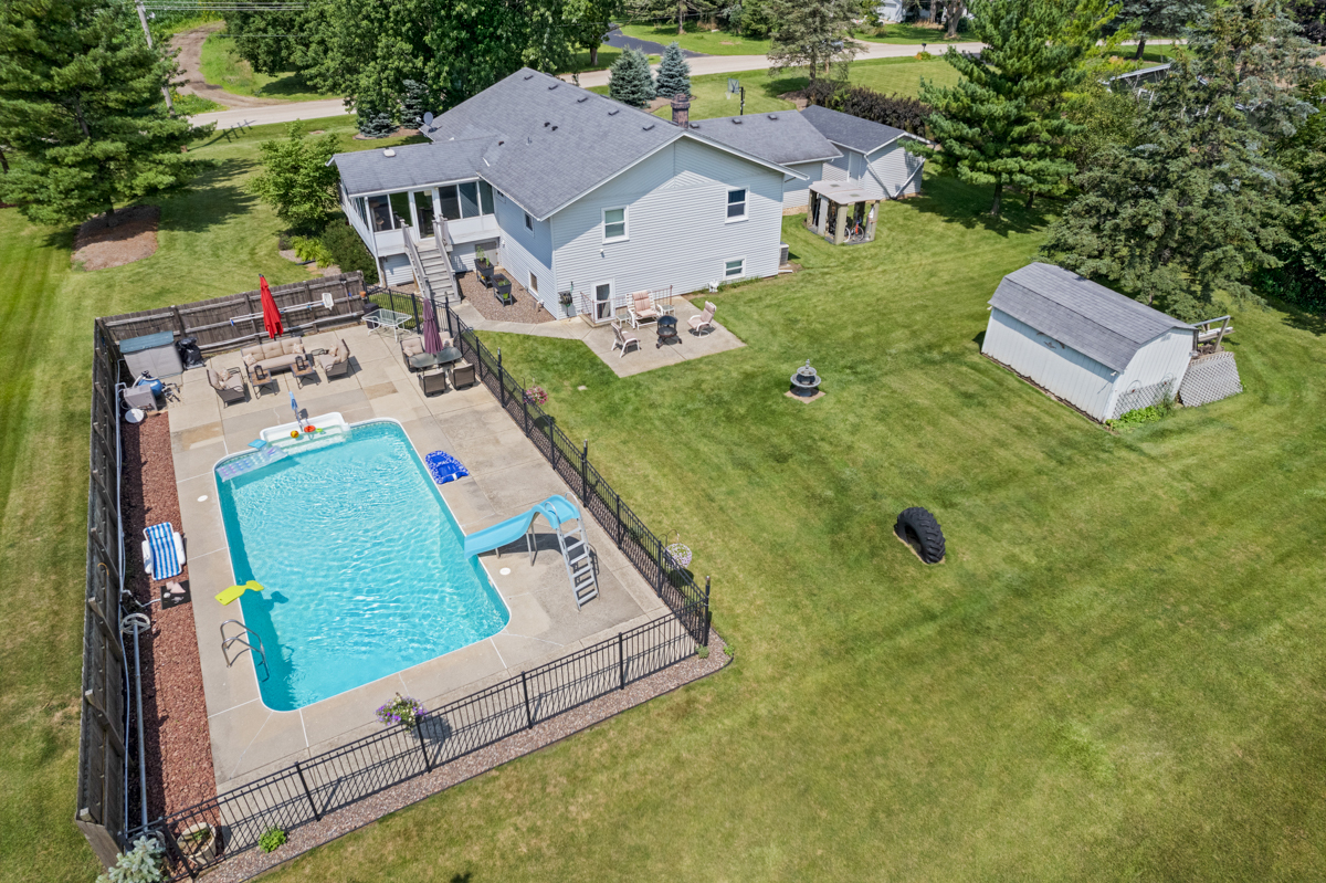 6118 Meyer Road Marengo, IL 60152 - Photo 40 of 42 an aerial view of a house with outdoor space