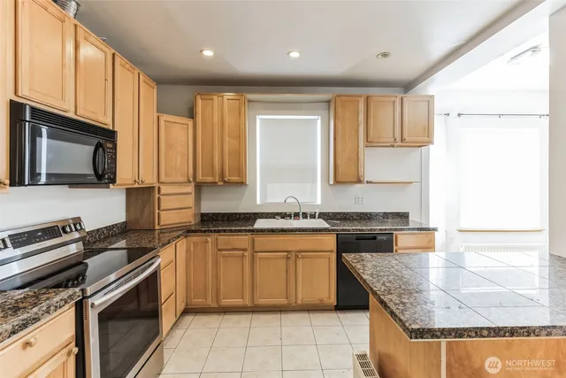 $599,999 | 253 Clark Street, Blaine, WA 98230