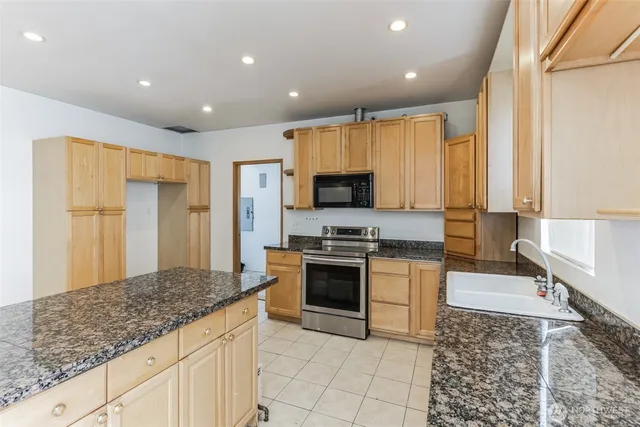 $599,999 | 253 Clark Street, Blaine, WA 98230