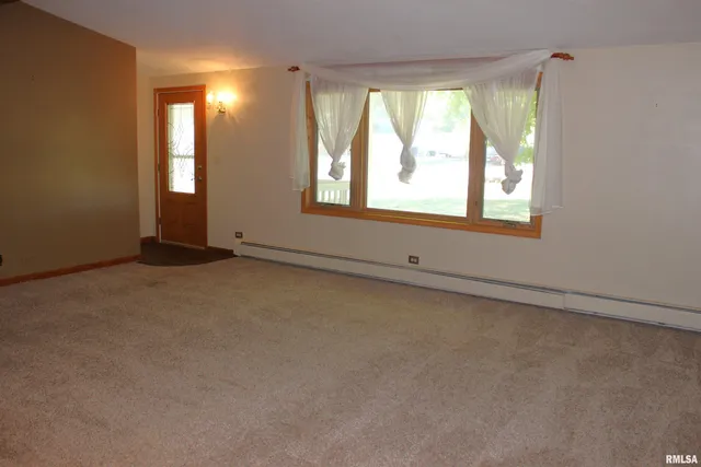 $169,900 | 218 Mc Murtry Drive, Henderson, IL 61439