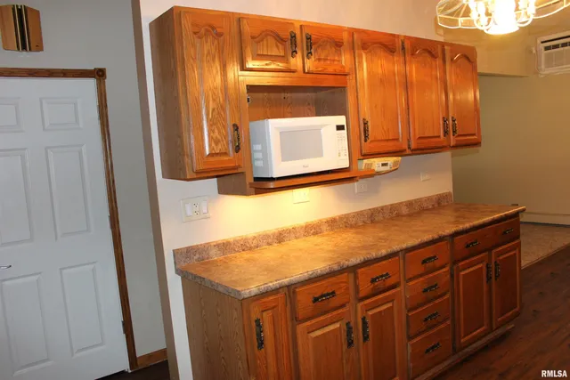 $169,900 | 218 Mc Murtry Drive, Henderson, IL 61439