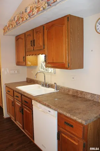 $169,900 | 218 Mc Murtry Drive, Henderson, IL 61439