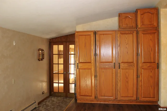 $169,900 | 218 Mc Murtry Drive, Henderson, IL 61439