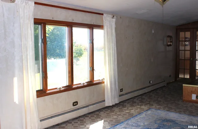 $169,900 | 218 Mc Murtry Drive, Henderson, IL 61439