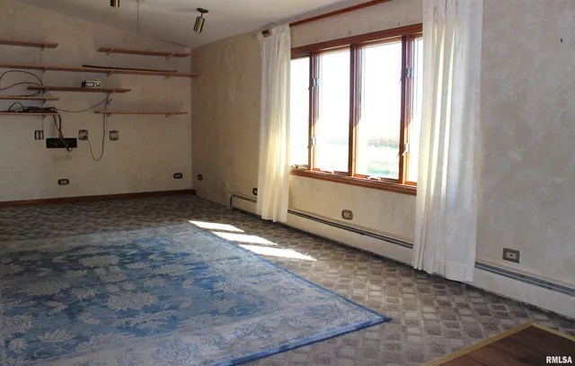 $169,900 | 218 Mc Murtry Drive, Henderson, IL 61439