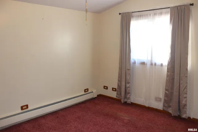 $169,900 | 218 Mc Murtry Drive, Henderson, IL 61439