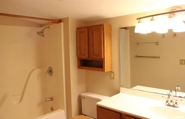 $169,900 | 218 Mc Murtry Drive, Henderson, IL 61439