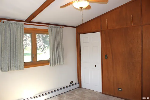 $169,900 | 218 Mc Murtry Drive, Henderson, IL 61439