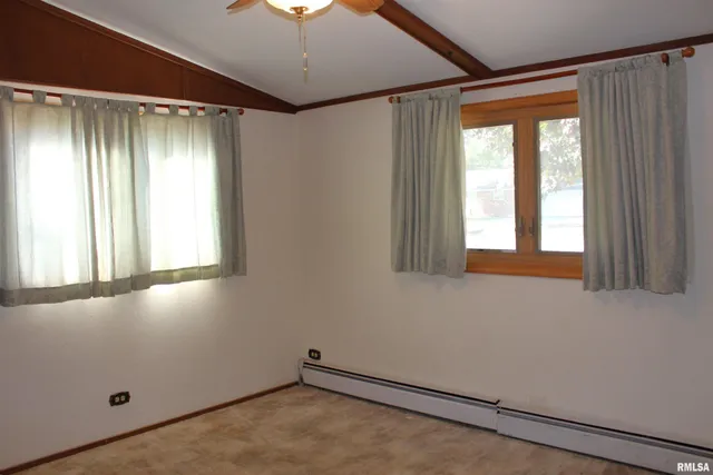 $169,900 | 218 Mc Murtry Drive, Henderson, IL 61439