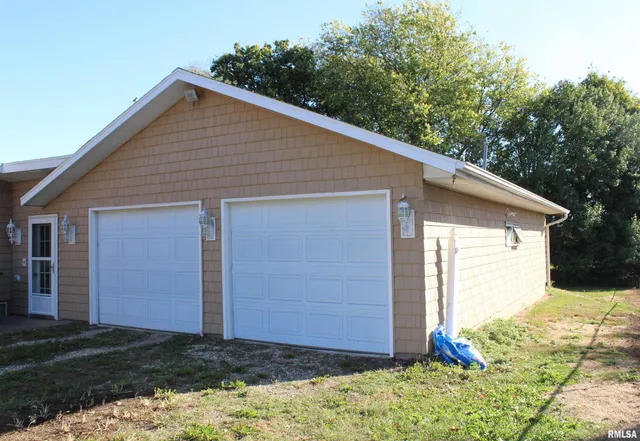 $169,900 | 218 Mc Murtry Drive, Henderson, IL 61439