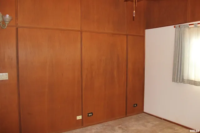 $169,900 | 218 Mc Murtry Drive, Henderson, IL 61439