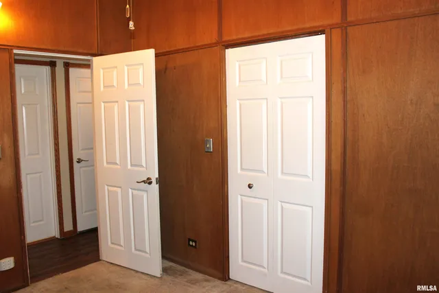 $169,900 | 218 Mc Murtry Drive, Henderson, IL 61439