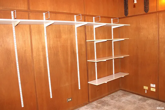 $169,900 | 218 Mc Murtry Drive, Henderson, IL 61439