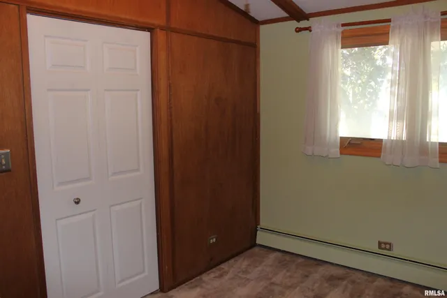 $169,900 | 218 Mc Murtry Drive, Henderson, IL 61439