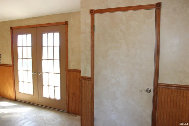 $169,900 | 218 Mc Murtry Drive, Henderson, IL 61439