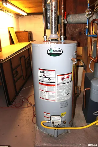 $169,900 | 218 Mc Murtry Drive, Henderson, IL 61439