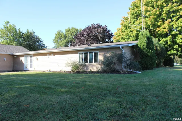 $169,900 | 218 Mc Murtry Drive, Henderson, IL 61439