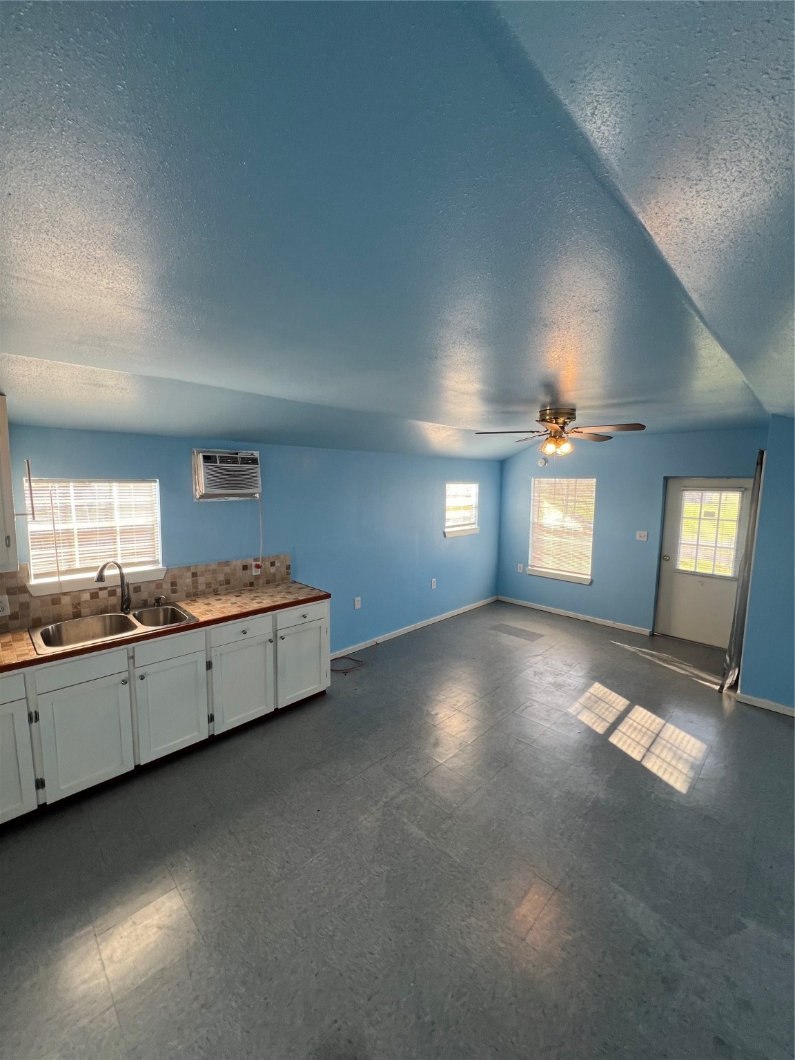 327 17th Street San Leon, TX 77539 - Photo 14 of 23 a view of an empty room and window