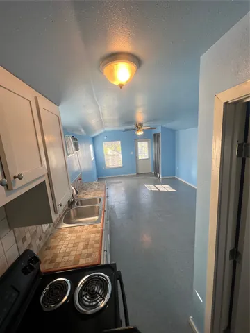 $1,100 | 327 17th Street, San Leon, TX 77539