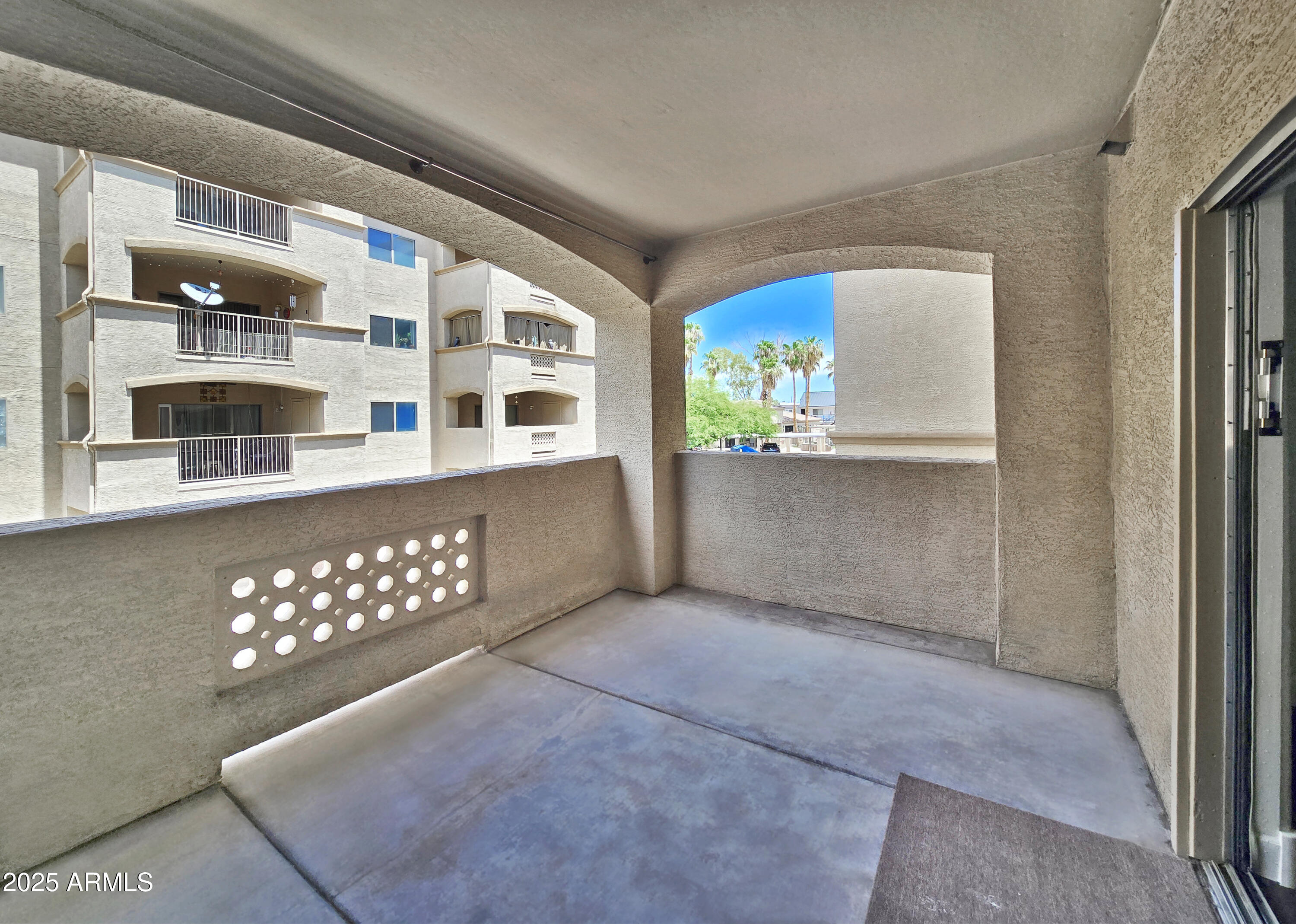 920 East Devonshire Avenue, Unit 2009 Phoenix, AZ 85014 - Photo 13 of 22 a view of an empty room with a window
