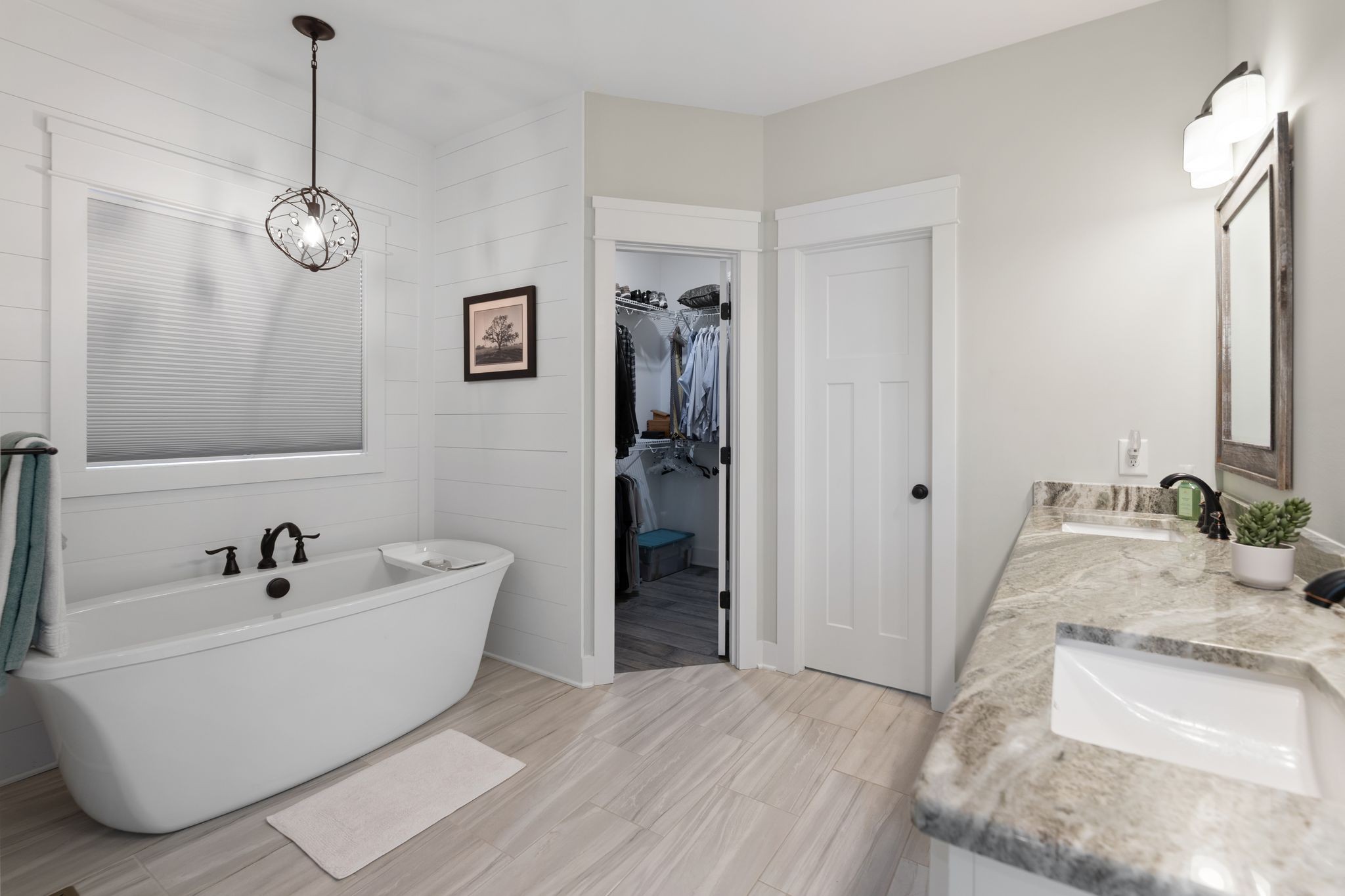 467 Halltown Road Portland, TN 37148 - Photo 18 of 33 a spacious bathroom with a tub sink and mirror