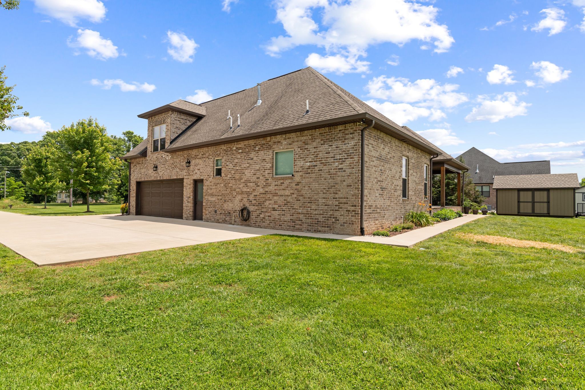 467 Halltown Road Portland, TN 37148 - Photo 5 of 33 a front view of a house with a yard