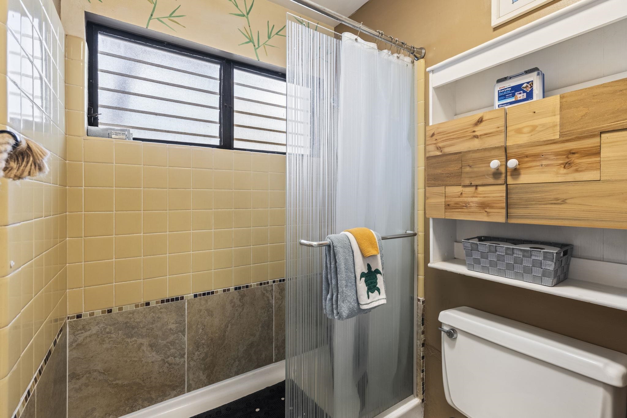 777 South Kihei Road, Unit 105 Kihei, HI 96753 - Photo 17 of 27 a bathroom with a bathtub