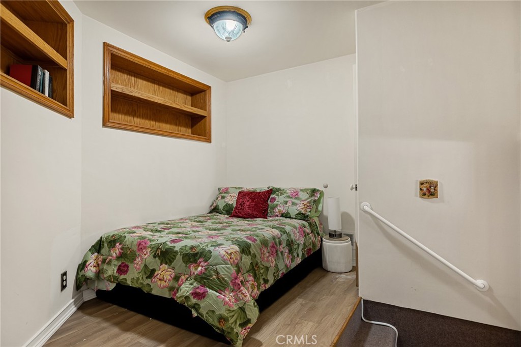 971 Grass Valley Road Lake Arrowhead, CA 92352 - Photo 29 of 50 a bedroom with a bed and a window