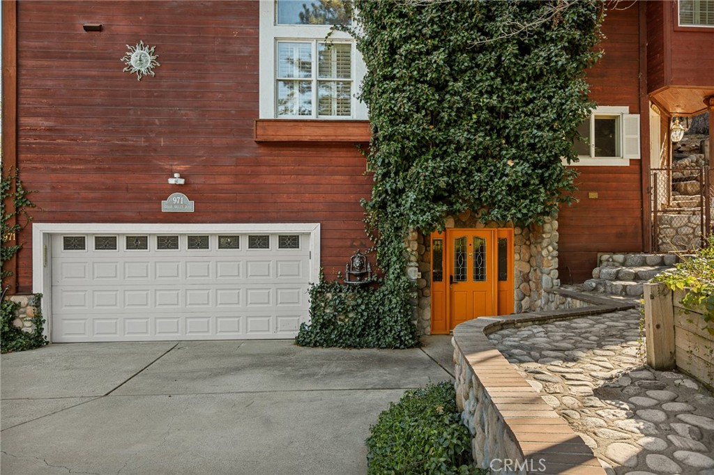 971 Grass Valley Road Lake Arrowhead, CA 92352 - Photo 3 of 50