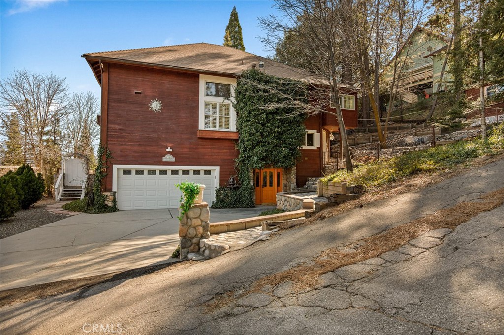 971 Grass Valley Road Lake Arrowhead, CA 92352 - Photo 50 of 50 a front view of a house with a garden