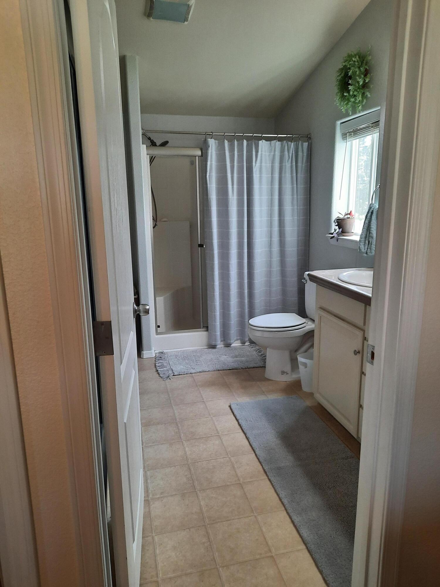 37626 Deerfield Road Chiloquin, OR 97624 - Photo 24 of 42 bathroom