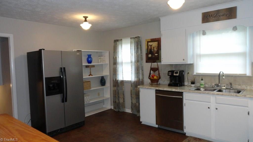 124 Old Pond Road Mount Airy, NC 27030 - Photo 10 of 30 Gallery Image 10