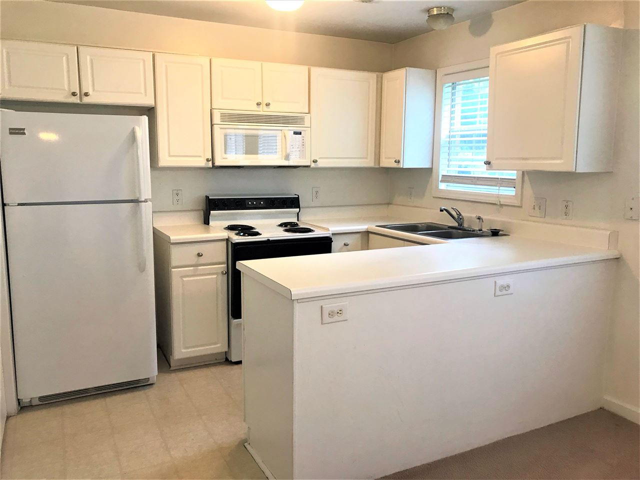 2811 Wellington Ridge Loop Cary, NC 27518 - Photo 2 of 10 Kitchen