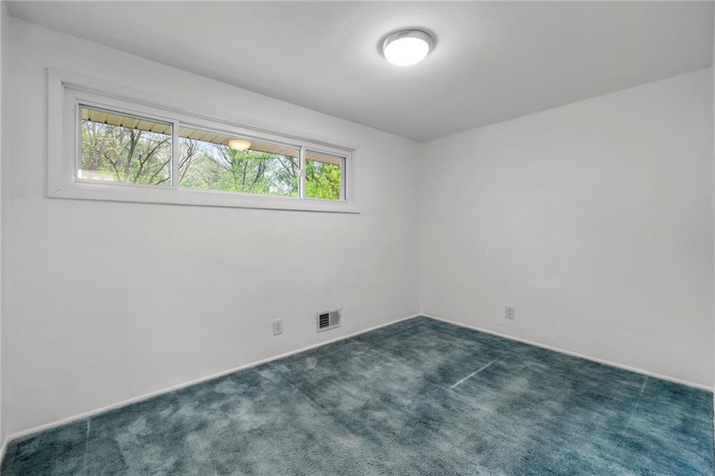 2052 Hulton Road Verona, PA 15147 - Photo 29 of 47