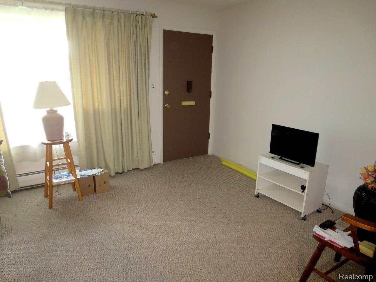21520 Kelly Road Eastpointe, MI 48021 - Photo 4 of 9 IMG_0065.JPG