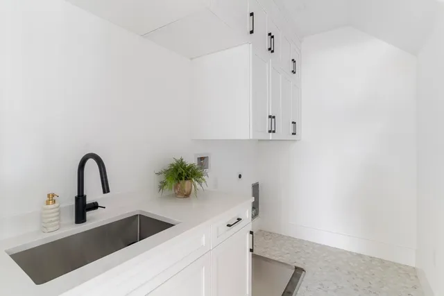 a close view of sink and tap