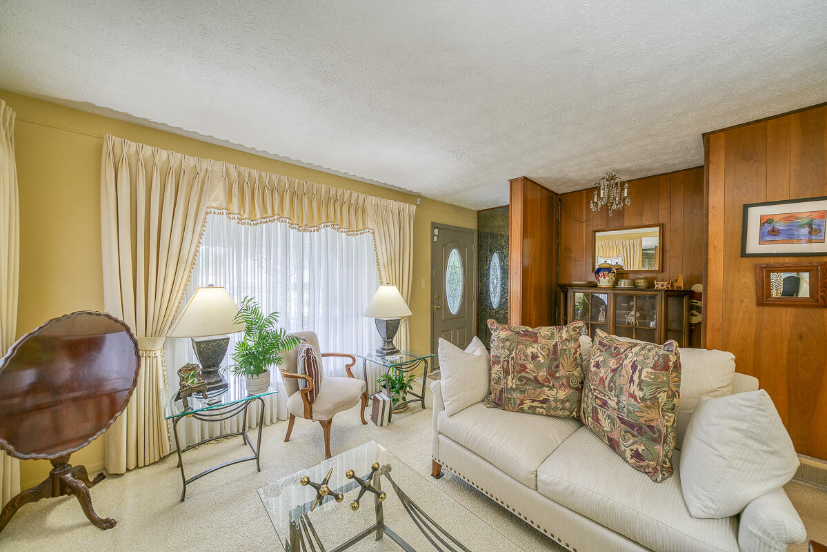 26160 Princeton Street Inkster, MI 48141 - Photo 6 of 13 Living room 1