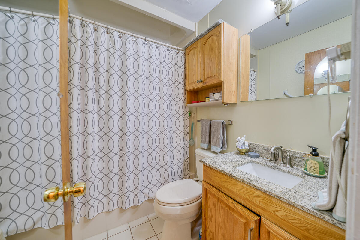 26160 Princeton Street Inkster, MI 48141 - Photo 10 of 13 bathroom